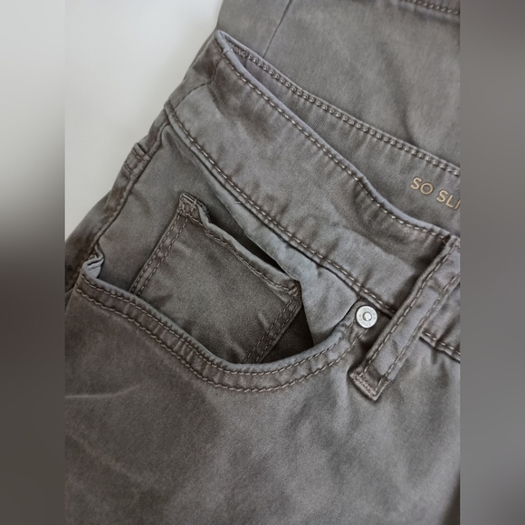 CHICOS So Slimming Gray High-Waisted Jeans (#1,413) - Picture 4 of 6